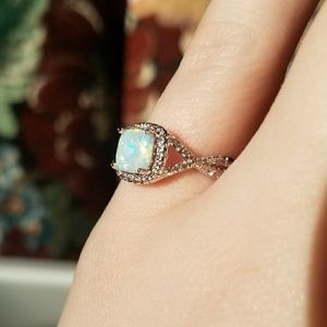 New 18K White Gold over 925 Silver Ring: Size 6